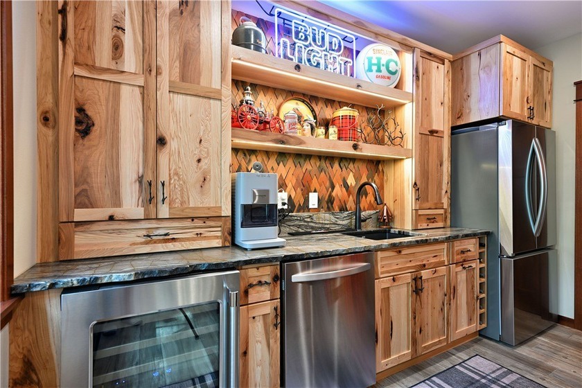 Exquisite lakefront estate on Victory Heights showcasing 240 - photo 34