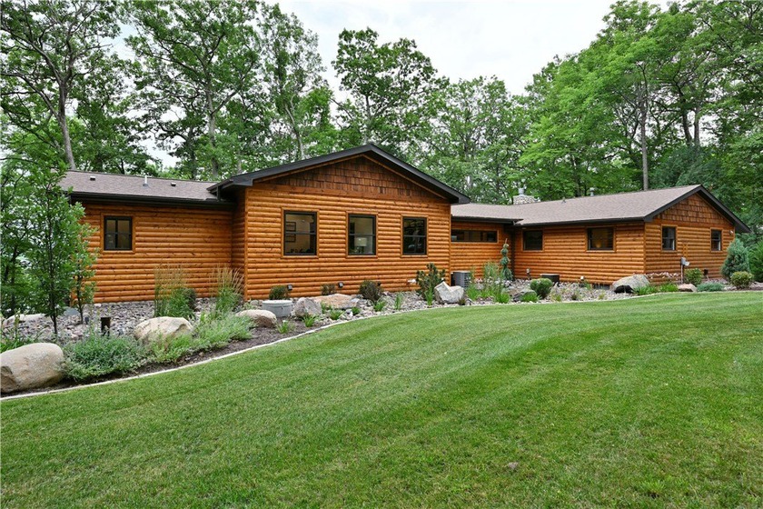 Exquisite lakefront estate on Victory Heights showcasing 240 - photo 44