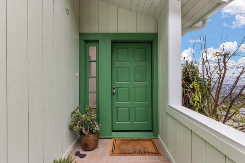 Come home to sweeping 180 degrees Bay views, perfect for sipping - photo 4