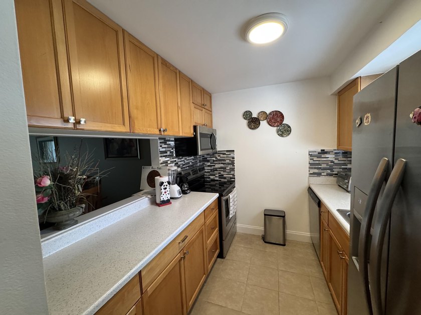 Welcome to this two-bedroom, two-bathroom condominium in - photo 6