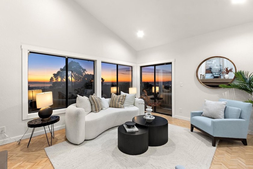 Come home to sweeping 180 degrees Bay views, perfect for sipping - photo 10