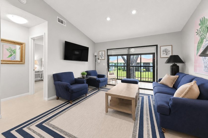 Beautifully updated 2-bedroom, 2-bath second-floor lakeview - photo 11