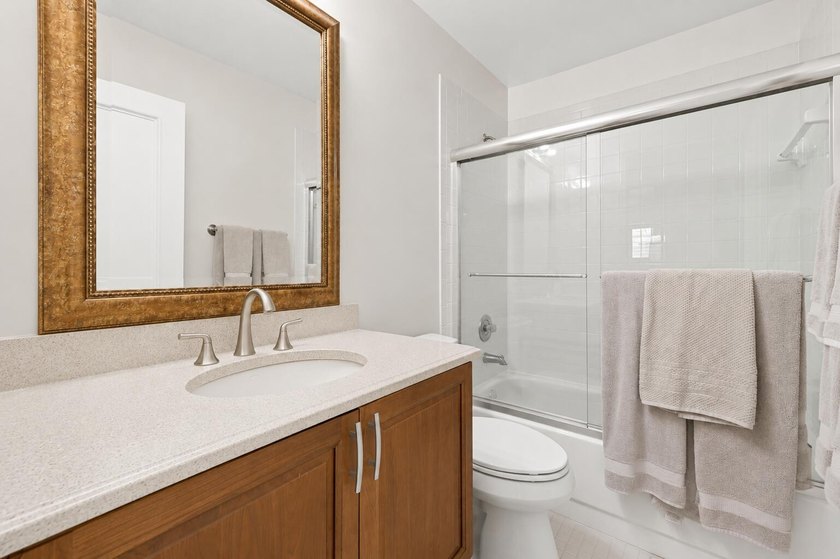 Beautifully updated 2-bedroom, 2-bath second-floor lakeview - photo 21