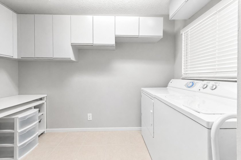 Beautifully updated 2-bedroom, 2-bath second-floor lakeview - photo 22