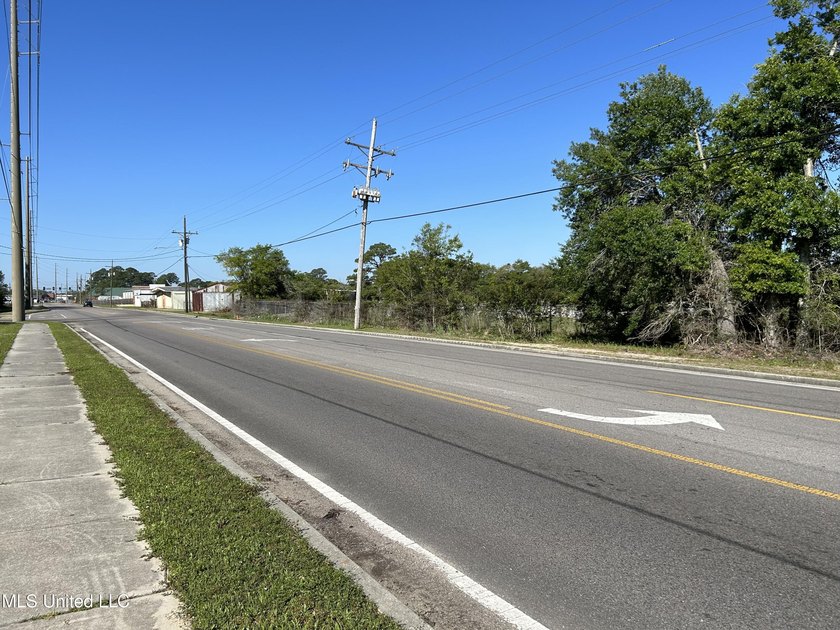 Nice property on Shortcut Road near adjoining apartments. Close - photo 4