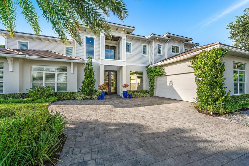 A statement of modern waterfront luxury, this extraordinary - photo 3