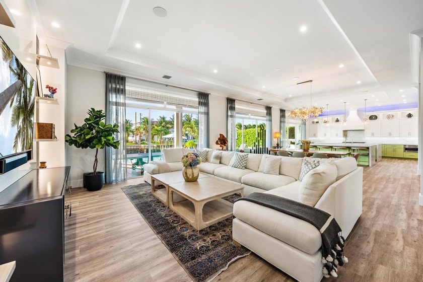 A statement of modern waterfront luxury, this extraordinary - photo 7