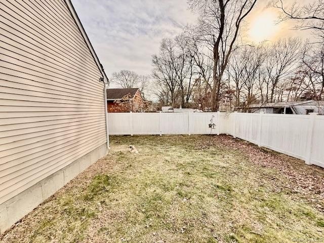 Lovely Renovated Colonial in Shirley !! Make this Home Your Own! - photo 24