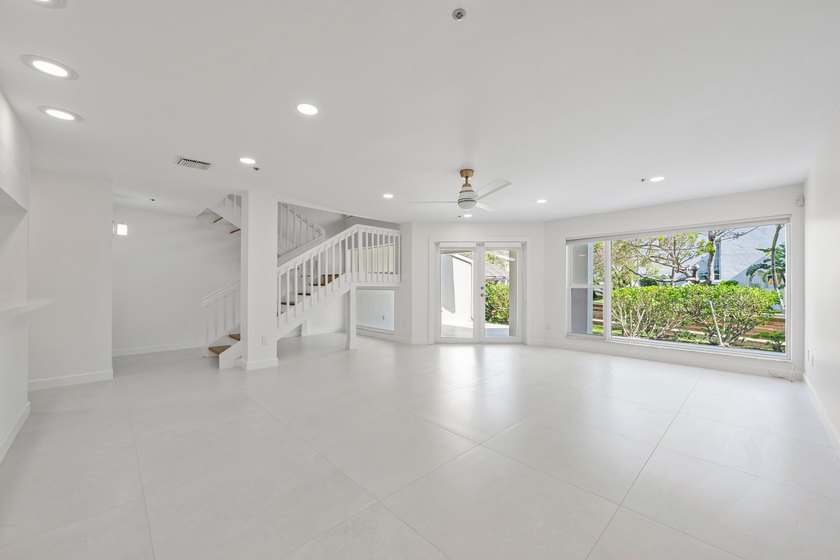 Rarely available 4-bedroom, 3-bath townhouse in Jupiter Harbour - photo 31