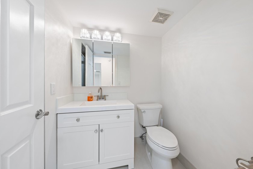 Rarely available 4-bedroom, 3-bath townhouse in Jupiter Harbour - photo 35