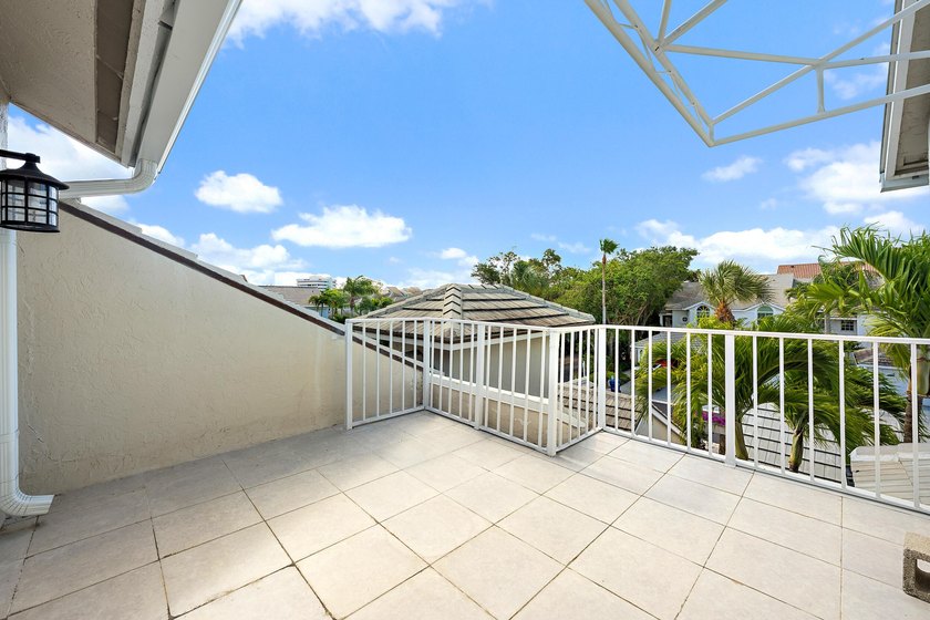 Rarely available 4-bedroom, 3-bath townhouse in Jupiter Harbour - photo 36