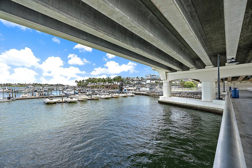 Rarely available 4-bedroom, 3-bath townhouse in Jupiter Harbour - photo 48