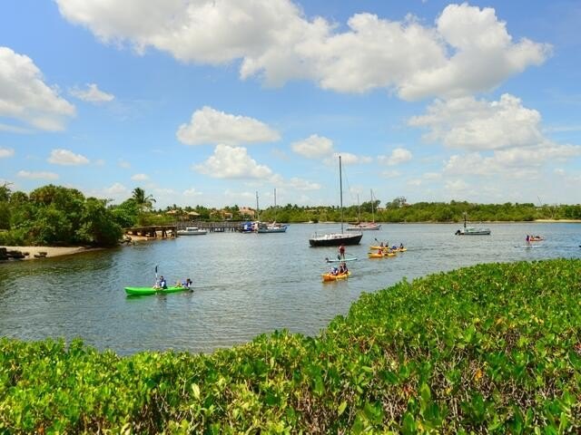Rarely available 4-bedroom, 3-bath townhouse in Jupiter Harbour - photo 50