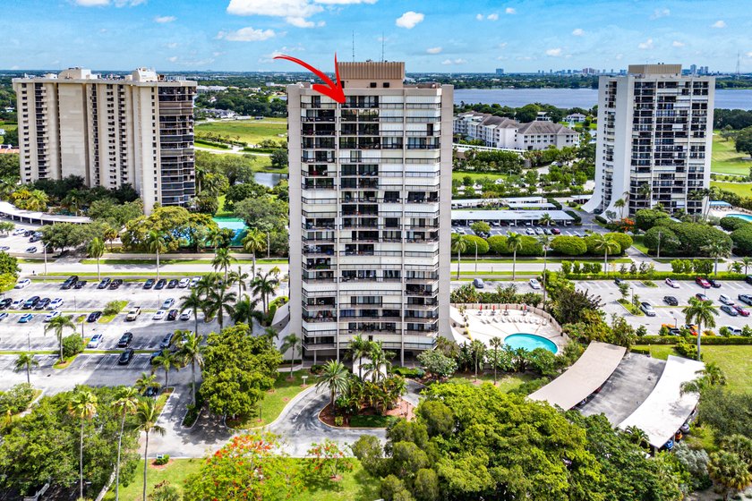 Beautiful Executive condo in the heart of west palm beach. This - photo 2