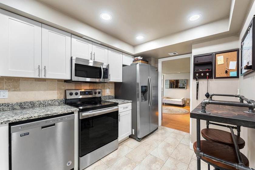 Beautiful Executive condo in the heart of west palm beach. This - photo 9