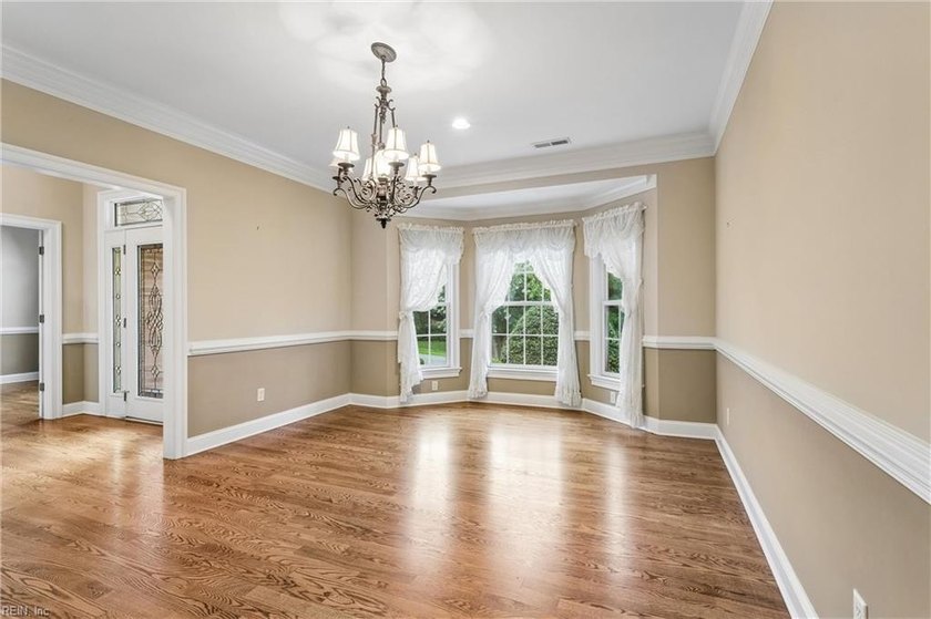 Don't miss this gorgeous 4BD, 2.5BA brick home in sought-after - photo 8