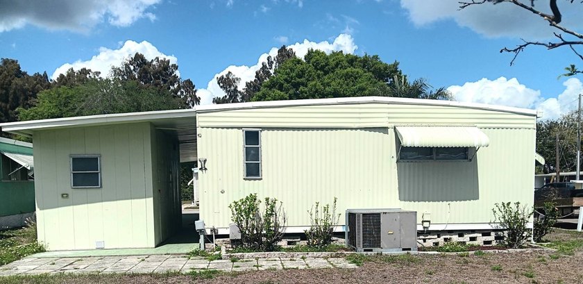 This is a MUST SEE, renovated 2 Bedroom (ceiling fans in each) - photo 22