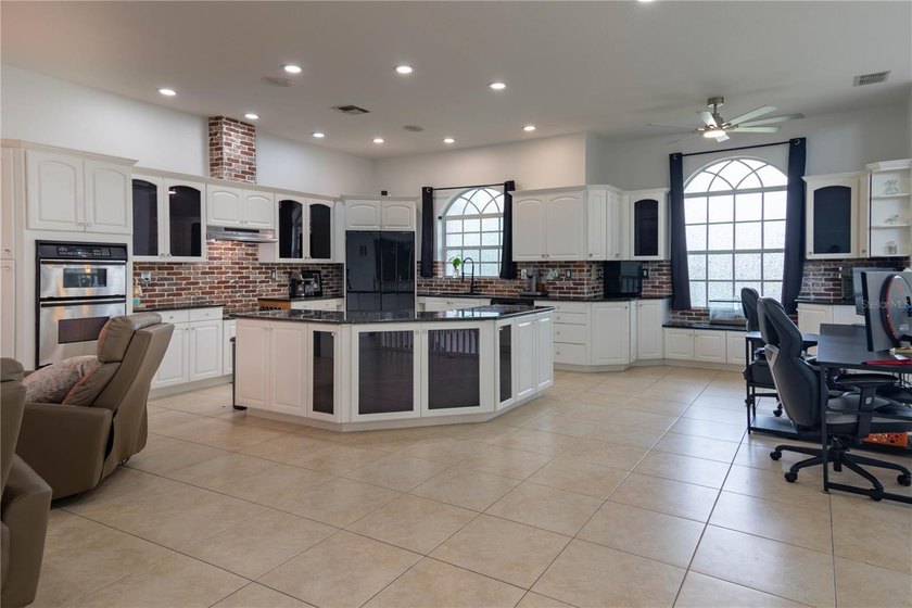 Beautiful 2 Story Saltwater Pool Home In The Waters Of Weeki - photo 22