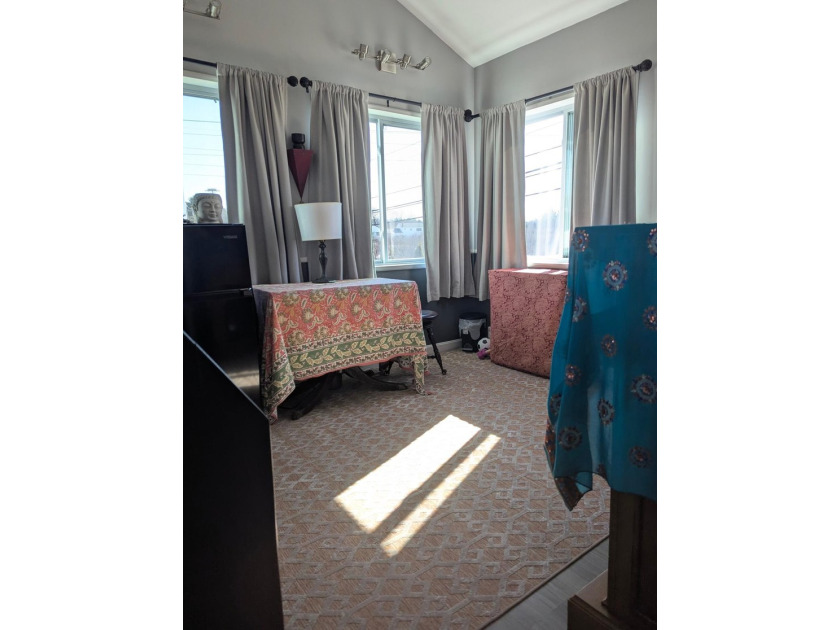 Bright and airy 3 bedroom home in desirable Ellsworth. Close to - photo 24