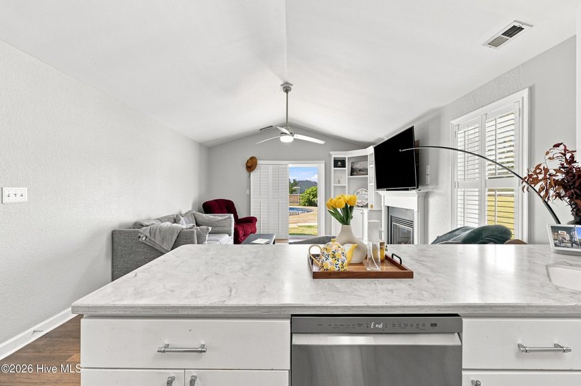 Welcome to this absolutely stunning 3-bedroom, 2-bath home in - photo 11