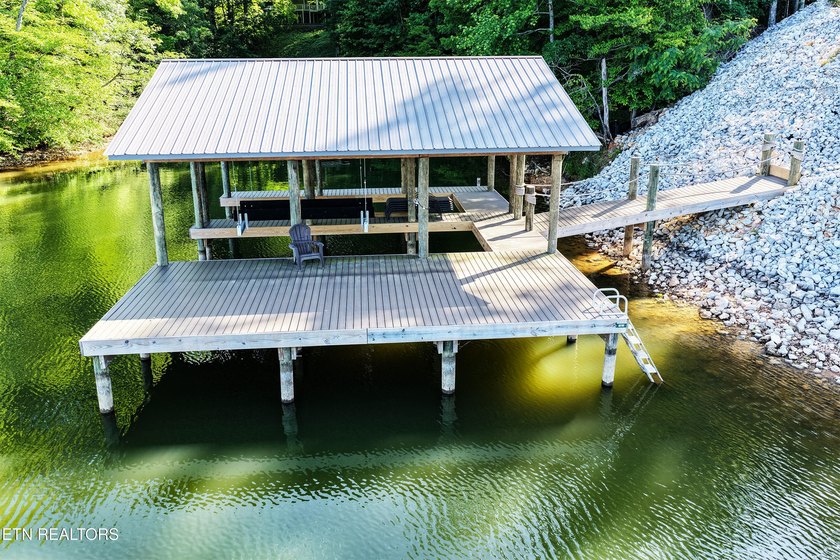 Rare opportunity for premium main channel waterfront lot with - photo 2