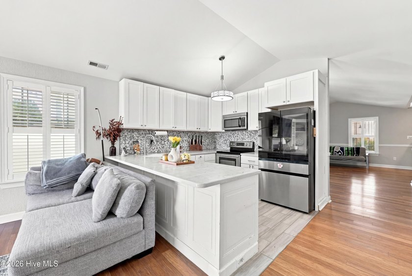 Welcome to this absolutely stunning 3-bedroom, 2-bath home in - photo 13