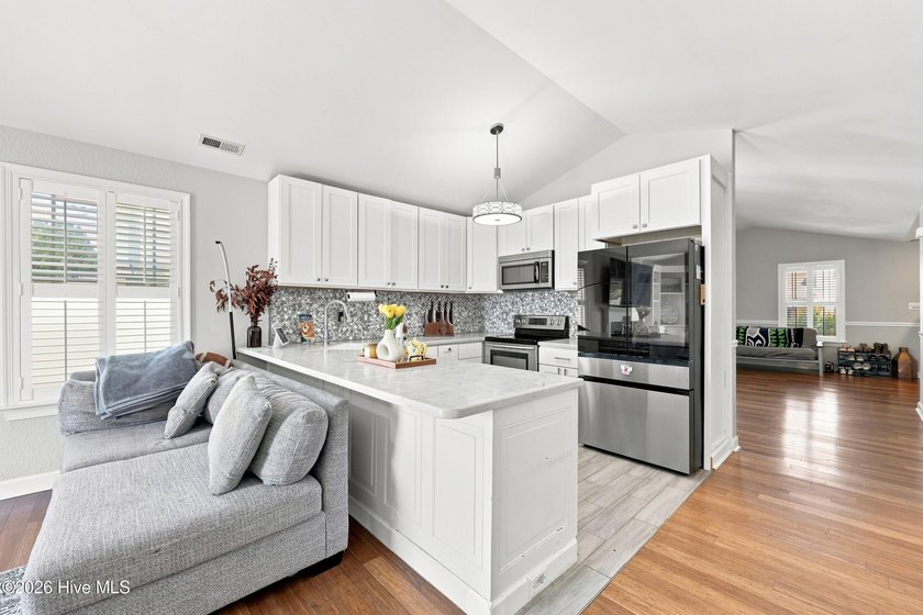 Welcome to this absolutely stunning 3-bedroom, 2-bath home in - photo 14