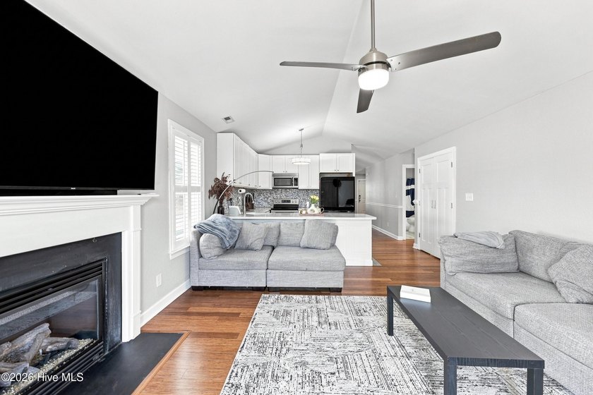 Welcome to this absolutely stunning 3-bedroom, 2-bath home in - photo 16