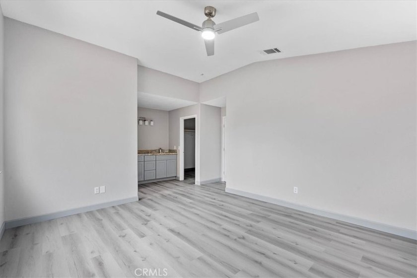 Deal of the Century - A Must-See! Located in the desirable - photo 19