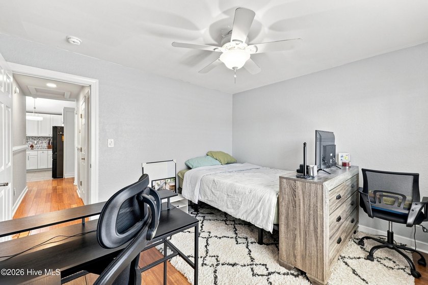 Welcome to this absolutely stunning 3-bedroom, 2-bath home in - photo 23