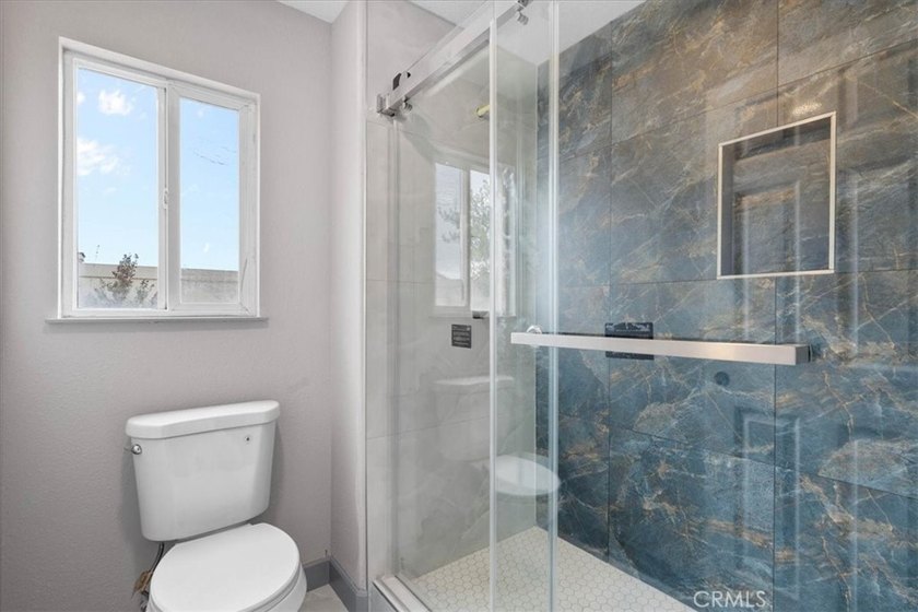 Deal of the Century - A Must-See! Located in the desirable - photo 23