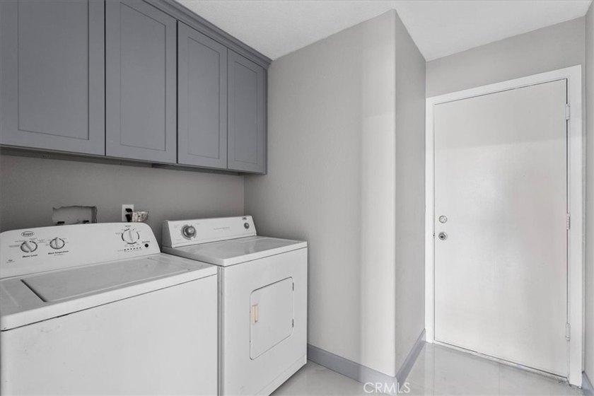Deal of the Century - A Must-See! Located in the desirable - photo 26