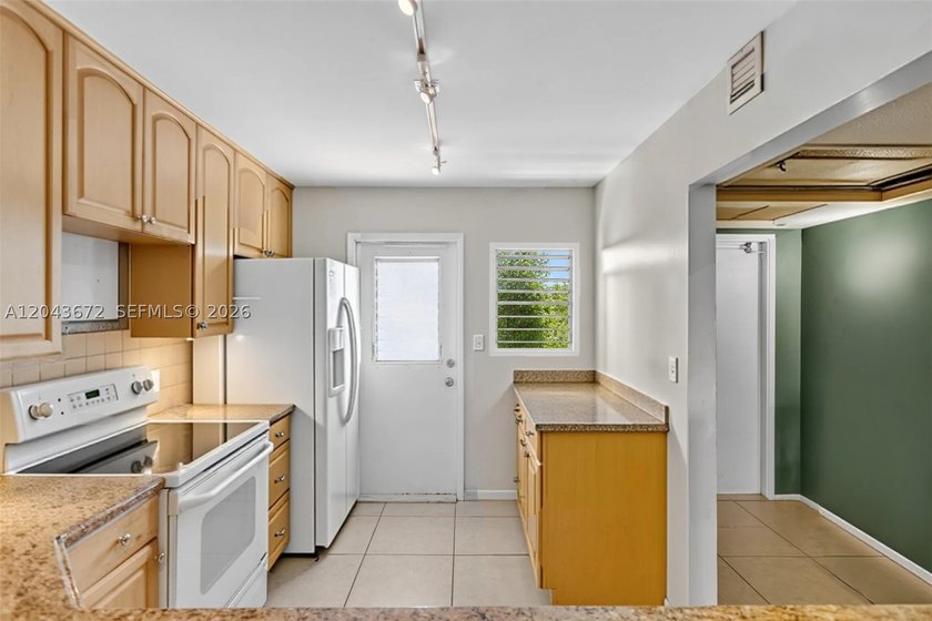 Welcome to Building 38, one of Palm-Aire's most desirable - photo 7