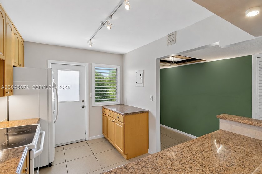Welcome to Building 38, one of Palm-Aire's most desirable - photo 8