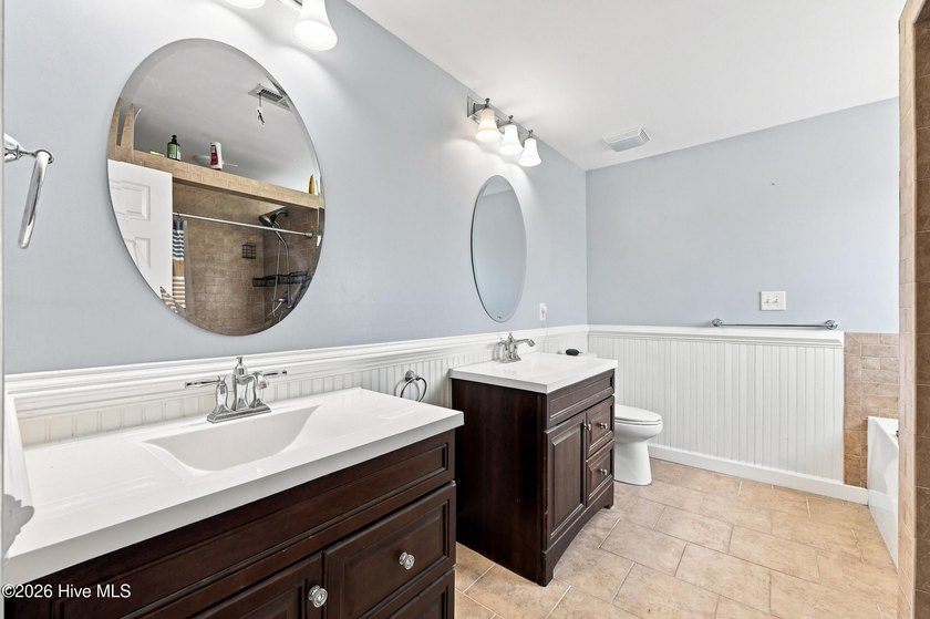 Welcome to this absolutely stunning 3-bedroom, 2-bath home in - photo 30