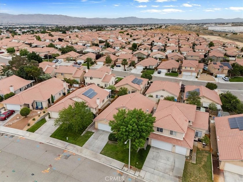 Deal of the Century - A Must-See! Located in the desirable - photo 32