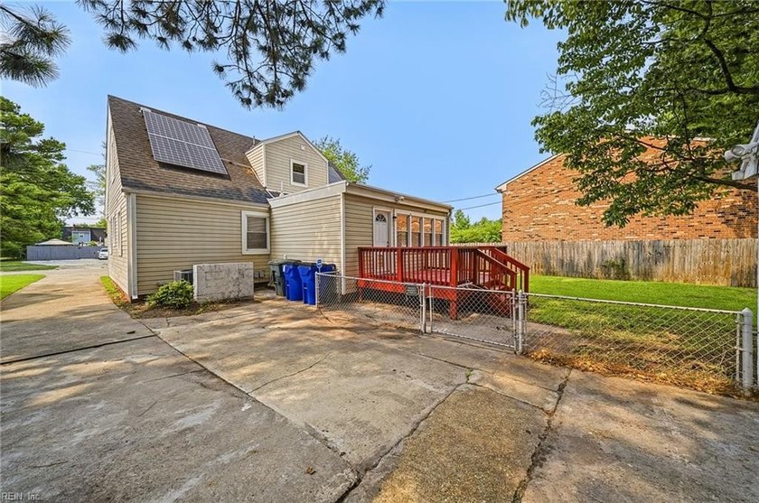 Charming Cape Cod in sought-after Monticello Village! This - photo 33