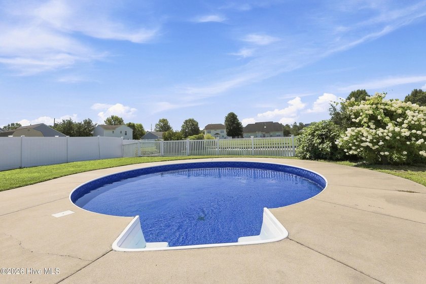 Welcome to this absolutely stunning 3-bedroom, 2-bath home in - photo 34