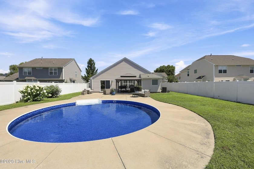 Welcome to this absolutely stunning 3-bedroom, 2-bath home in - photo 36