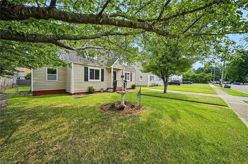 Charming Cape Cod in sought-after Monticello Village! This - photo 36