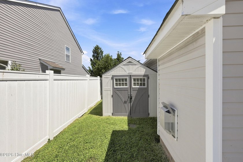 Welcome to this absolutely stunning 3-bedroom, 2-bath home in - photo 38