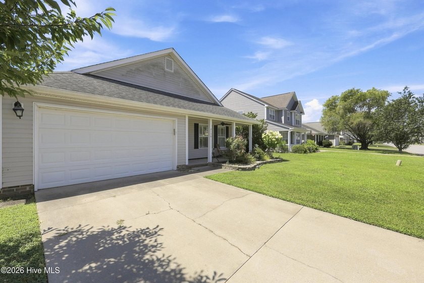 Welcome to this absolutely stunning 3-bedroom, 2-bath home in - photo 40