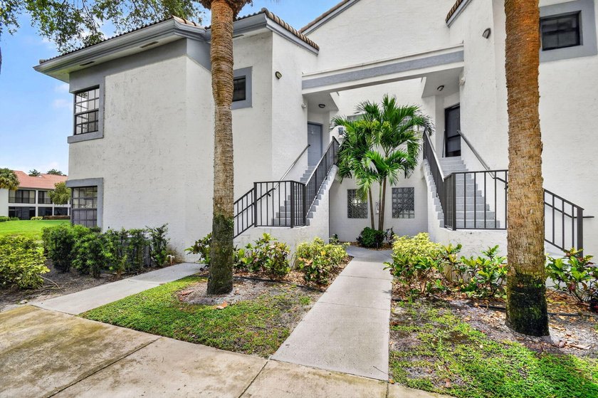 Create your own masterpiece in this spacious first floor lake - photo 2