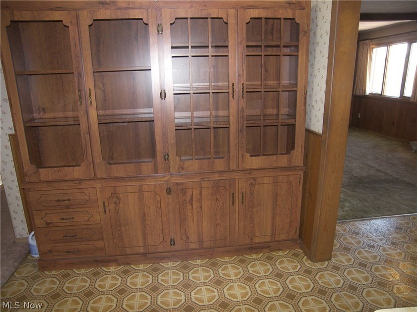 Here is a custom built 1965 1 owner brick bungalow awaiting its - photo 12