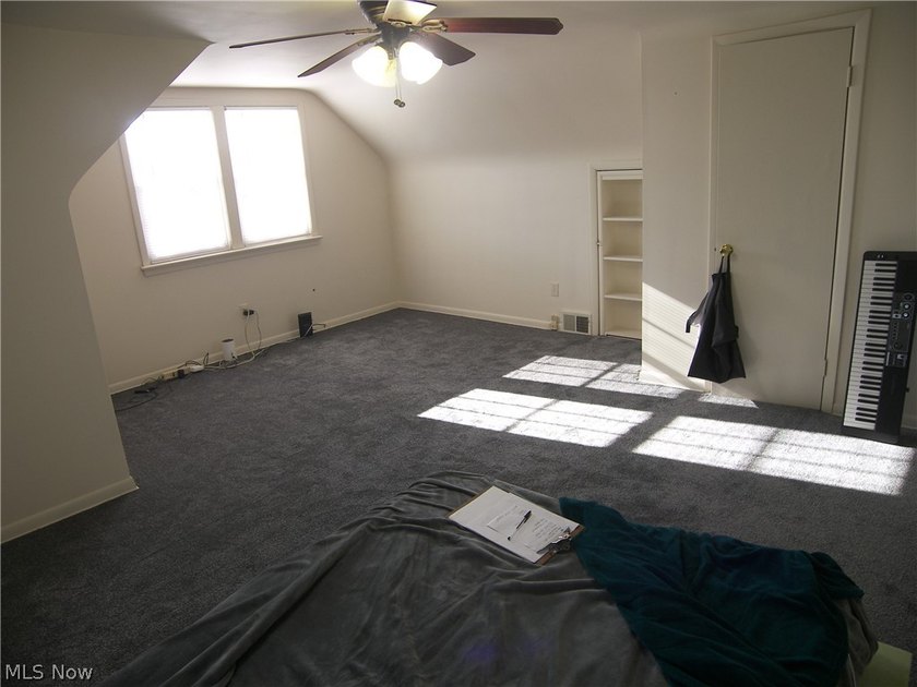 Here is a custom built 1965 1 owner brick bungalow awaiting its - photo 19