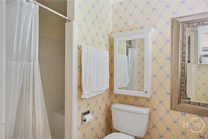 Lovely 3-bedroom, 2.5 bath home on very private lot with lagoon - photo 24