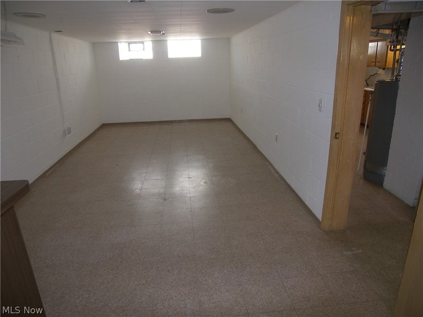 Here is a custom built 1965 1 owner brick bungalow awaiting its - photo 27