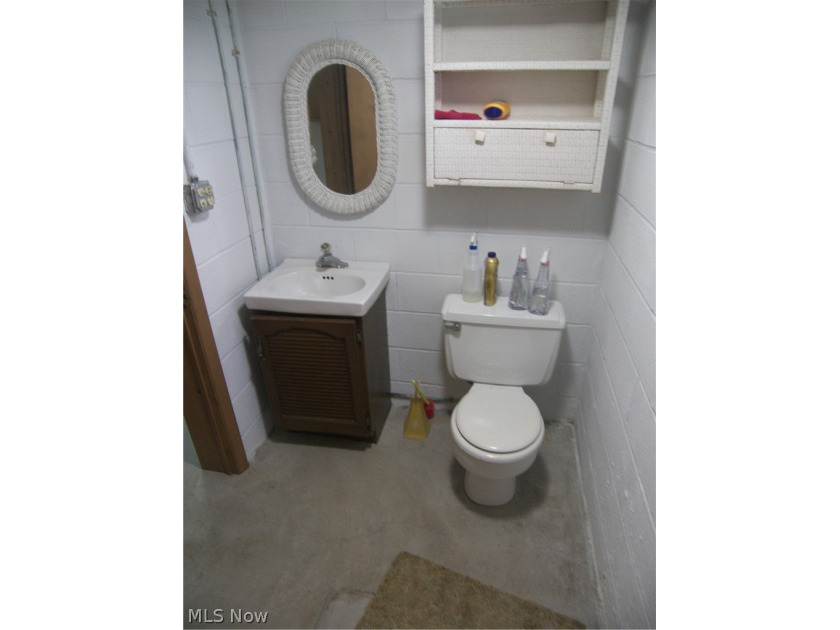Here is a custom built 1965 1 owner brick bungalow awaiting its - photo 28