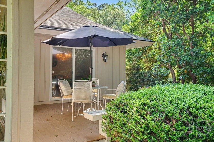 Lovely 3-bedroom, 2.5 bath home on very private lot with lagoon - photo 30
