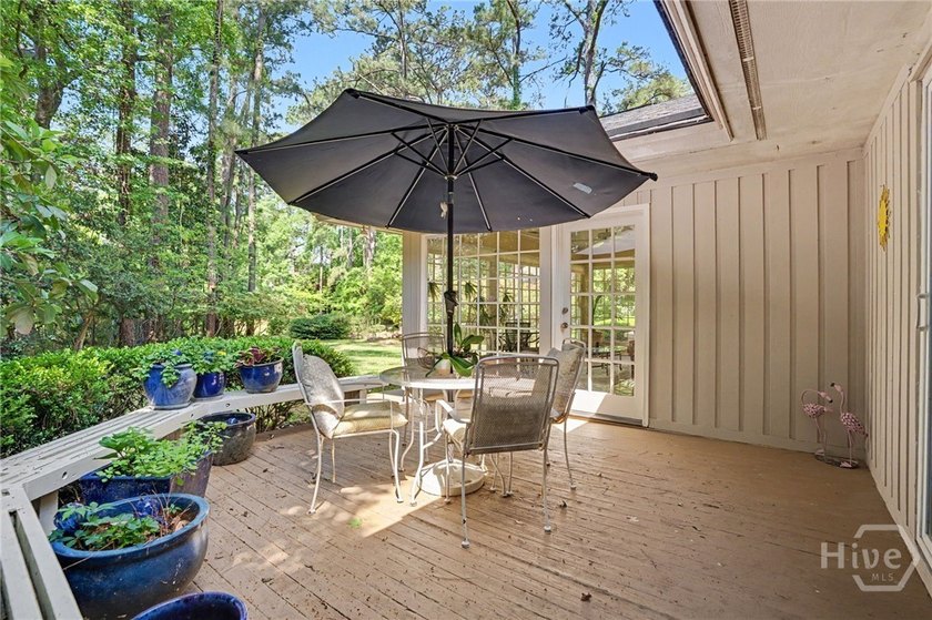 Lovely 3-bedroom, 2.5 bath home on very private lot with lagoon - photo 31
